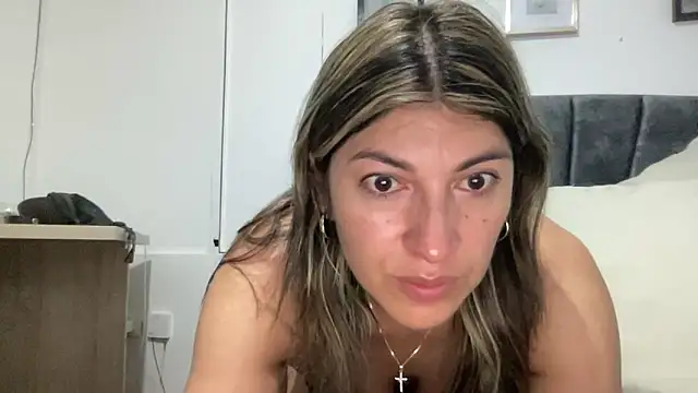 Snapshot of LunaBeya chatting on March 3, 11:27 am LunaBeya online show from March 3, 11:27 am