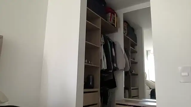 Snapshot of LunaBeya chatting on April 7, 1:11 pm LunaBeya online show from April 7, 1:11 pm