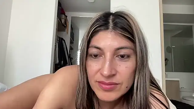 Snapshot of LunaBeya chatting on April 13, 2:33 pm LunaBeya online show from April 13, 2:33 pm