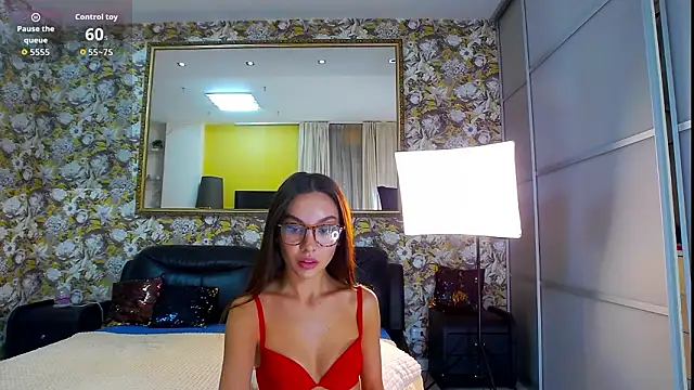 Snapshot of LiaStef chatting on February 10, 9:35 am LiaStef online show from February 10, 9:35 am