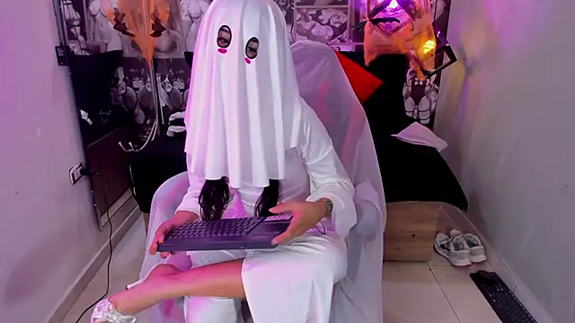 Snapshot of Lil_ceyy chatting on October 21, 8:20 pm Lil ceyy online show from October 21, 8:20 pm