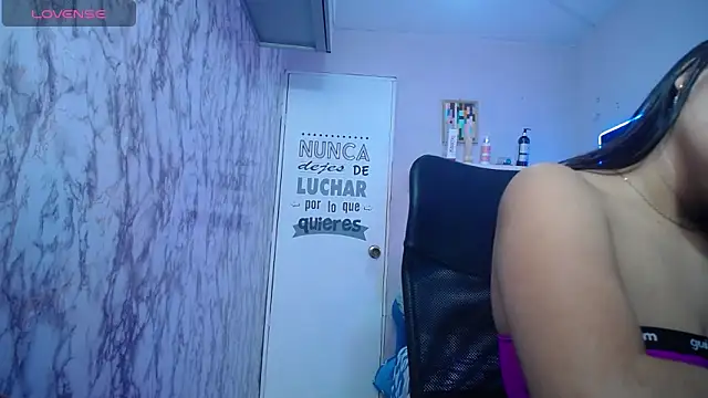 Maylin horny19 online show from May 4, 7:10 pm