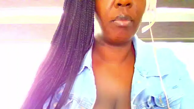 Snapshot of chocolatechipkukky85 chatting on April 13, 8:03 pm chocolatechipkukky85 online show from April 13, 8:03 pm
