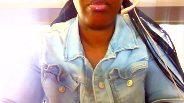 Snapshot of chocolatechipkukky85 chatting on April 15, 7:32 pm chocolatechipkukky85 online show from April 15, 7:32 pm