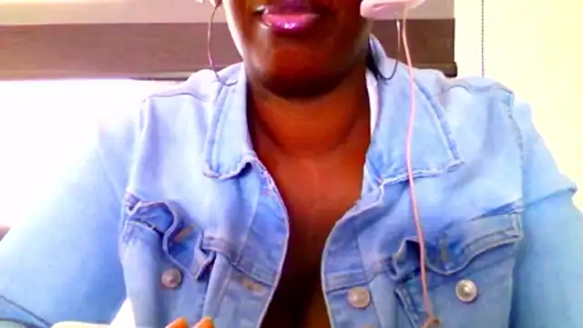 Snapshot of chocolatechipkukky85 chatting on April 20, 9:27 pm chocolatechipkukky85 online show from April 20, 9:27 pm