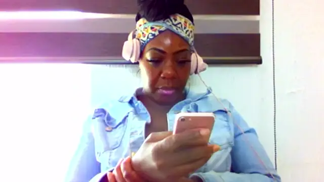 Snapshot of chocolatechipkukky85 chatting on April 22, 5:47 pm chocolatechipkukky85 online show from April 22, 5:47 pm