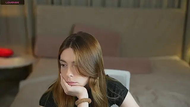 Snapshot of Lika_Secret_ chatting on September 23, 9:18 pm Lika Secret  online show from September 23, 9:18 pm