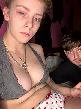 Snapshot of VioletxBlue chatting on January 17, 9:51 pm VioletxBlue online show from January 17, 9:51 pm