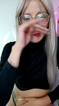 Snapshot of SussanHottye1_ chatting on February 8, 1:33 pm SussanHottye1 online show from February 8, 1:33 pm