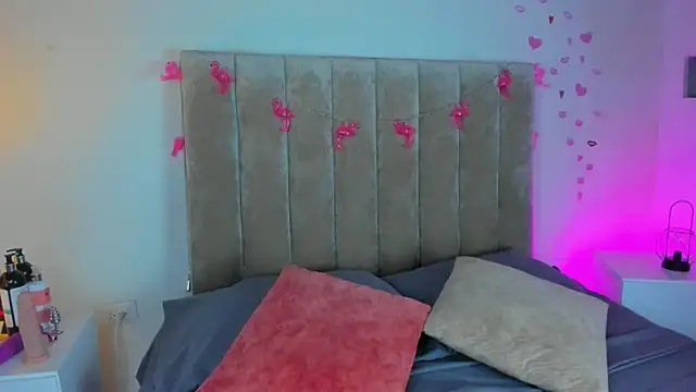 Dahlia Rousse online show from February 10, 8:21 pm