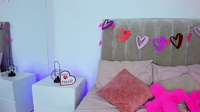 Dahlia Rousse online show from February 14, 8:37 pm