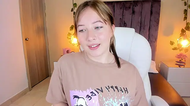 Dahlia Rousse online show from September 28, 3:50 pm