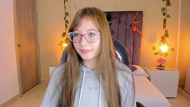 Dahlia Rousse online show from October 15, 11:38 pm