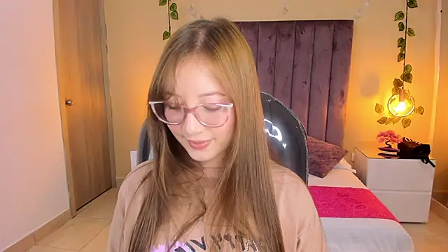 Dahlia Rousse online show from November 8, 1:39 am