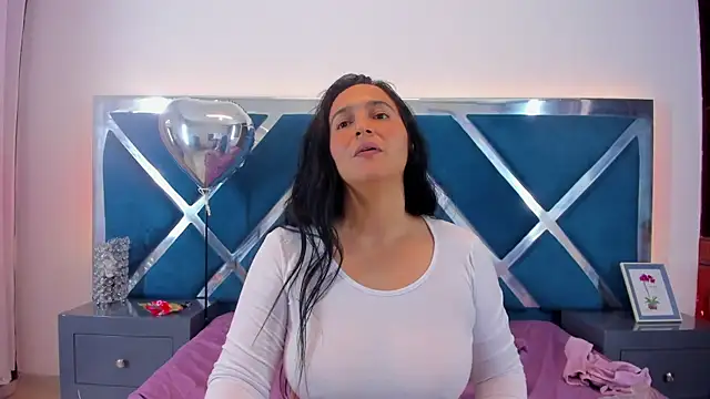 LucineArias online show from March 20, 11:23 pm