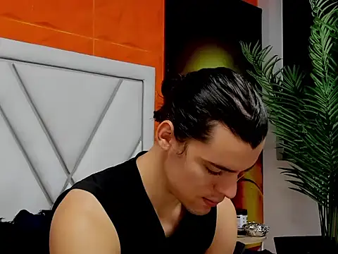 maxi styles online show from February 18, 12:12 pm