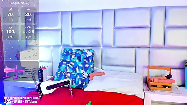 LovelyNickii online show from October 17, 12:52 pm