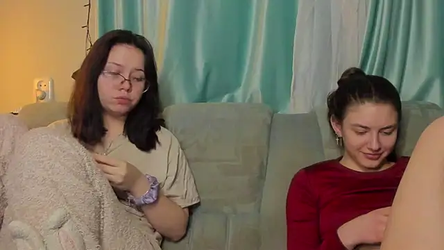 Snapshot of honey_love_honeyy chatting on January 14, 6:28 pm honey love honeyy online show from January 14, 6:28 pm