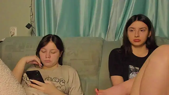 Snapshot of honey_love_honeyy chatting on January 21, 4:05 pm honey love honeyy online show from January 21, 4:05 pm