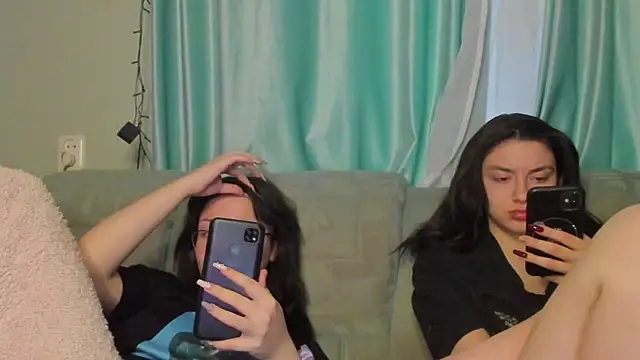 Snapshot of honey_love_honeyy chatting on January 24, 1:36 pm honey love honeyy online show from January 24, 1:36 pm