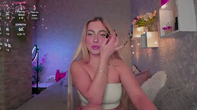 Mika Rayy online show from November 25, 8:20 pm