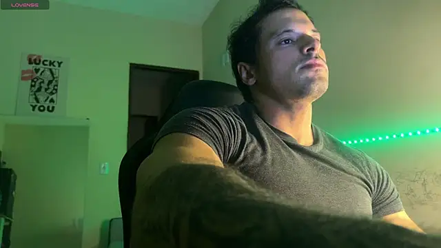 Snapshot of Lucasfit24 chatting on April 28, 12:31 am Lucasfit24 online show from April 28, 12:31 am