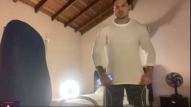 Snapshot of Lucasfit24 chatting on May 30, 12:41 am Lucasfit24 online show from May 30, 12:41 am