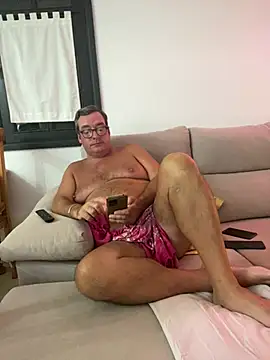 Snapshot of MountJohnXL chatting on May 7, 2:17 am MountJohnXL online show from May 7, 2:17 am