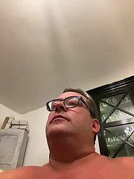 Snapshot of MountJohnXL chatting on June 7, 1:32 am MountJohnXL online show from June 7, 1:32 am
