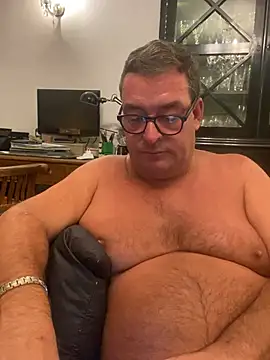 Snapshot of MountJohnXL chatting on June 11, 12:32 am MountJohnXL online show from June 11, 12:32 am