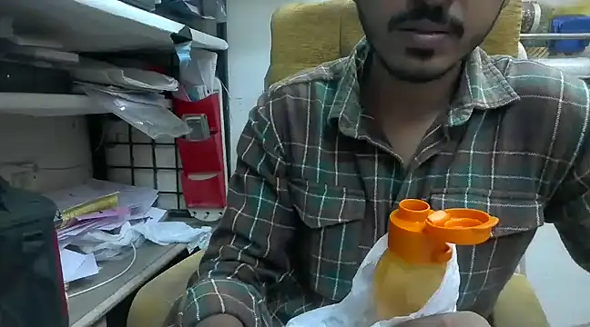 Snapshot of cute_modell chatting on January 18, 12:15 pm cute modell online show from January 18, 12:15 pm