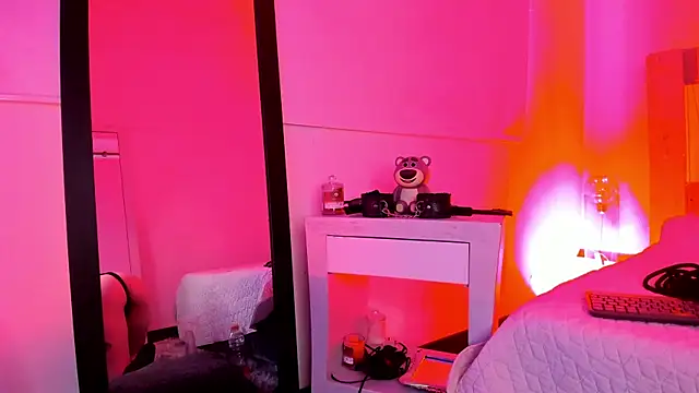 coral jonesss online show from October 17, 3:25 pm