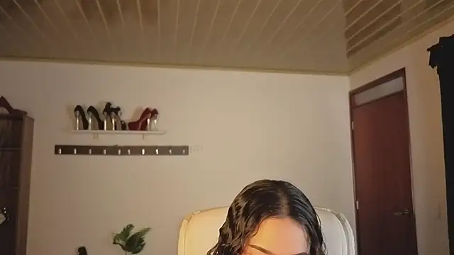 Renaxi Smith online show from December 3, 7:56 pm