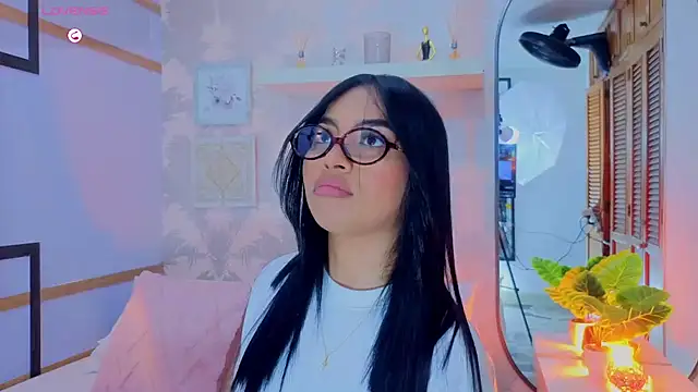 CharlotteGraay online show from March 17, 7:39 pm