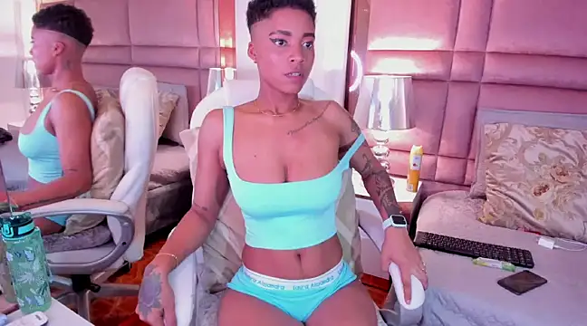 LuciaWallace online show from February 15, 3:42 am