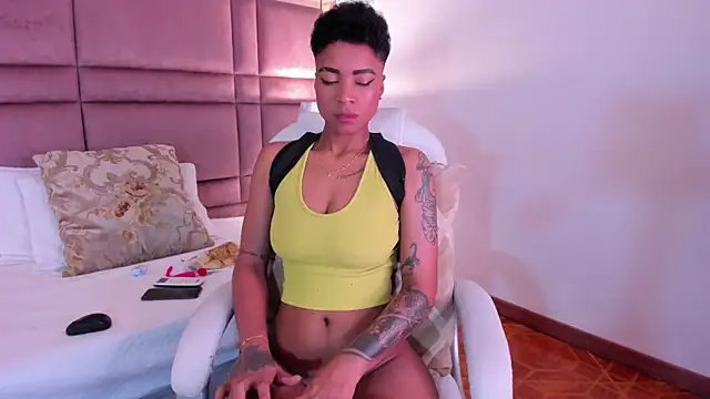 LuciaWallace online show from March 13, 9:48 pm