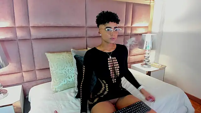 LuciaWallace online show from October 10, 3:49 am