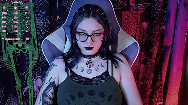 Kimlennox  online show from April 28, 1:49 pm