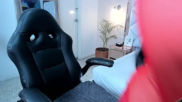 Snapshot of renatarussel chatting on March 11, 5:35 pm renatarussel online show from March 11, 5:35 pm