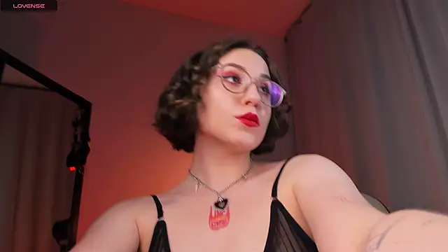 Eva Moss  online show from February 19, 3:39 am