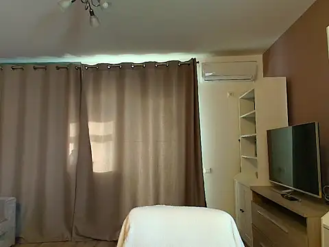 VixenVibesX online show from January 24, 8:13 am