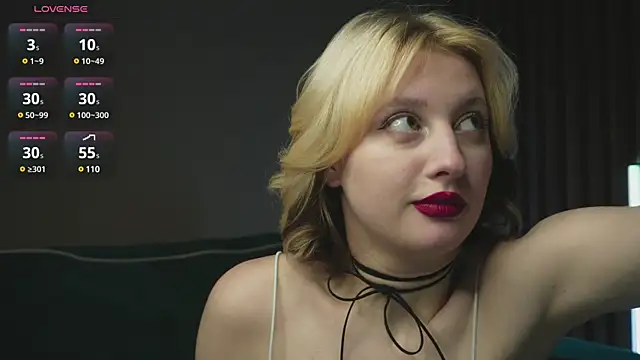 Snapshot of milasmiu chatting on February 17, 9:19 pm milasmiu online show from February 17, 9:19 pm