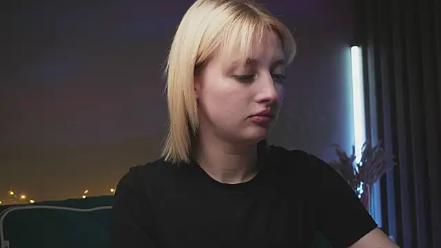 Snapshot of milasmiu chatting on February 18, 4:05 pm milasmiu online show from February 18, 4:05 pm