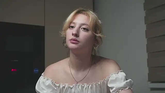 Snapshot of milasmiu chatting on February 20, 6:24 pm milasmiu online show from February 20, 6:24 pm