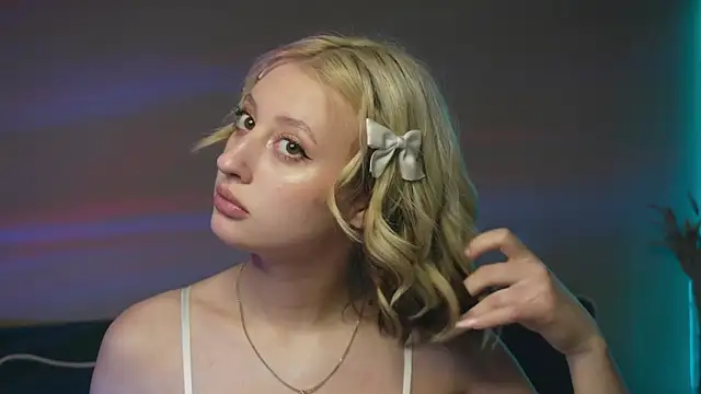 Snapshot of milasmiu chatting on March 8, 5:01 pm milasmiu online show from March 8, 5:01 pm