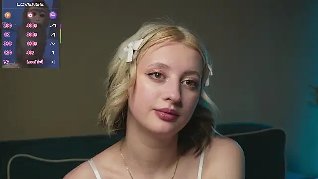 Snapshot of milasmiu chatting on March 8, 8:03 pm milasmiu online show from March 8, 8:03 pm