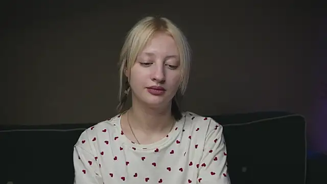 Snapshot of milasmiu chatting on March 9, 5:28 pm milasmiu online show from March 9, 5:28 pm