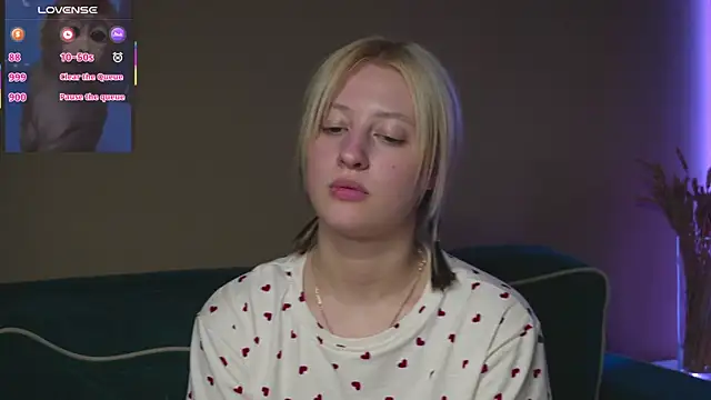 Snapshot of milasmiu chatting on March 9, 11:35 pm milasmiu online show from March 9, 11:35 pm