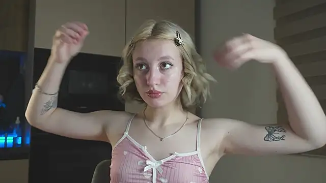 Snapshot of milasmiu chatting on March 14, 5:02 pm milasmiu online show from March 14, 5:02 pm