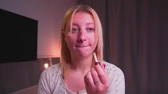 Snapshot of milasmiu chatting on September 12, 3:01 pm milasmiu online show from September 12, 3:01 pm